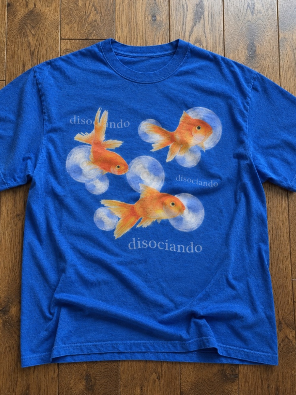 Gildan Unisex’s Royal Goldfish Discociando Graphic Tee
